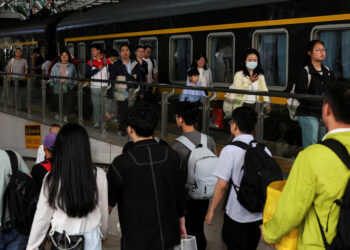 വിമാന-ഇന്ധനവിലയിലെ-കുതിപ്പ്;-തായ്‍ലന്റിലേക്കും-മലേഷ്യയിലേക്കുമുള്ള-വിമാനം-റദ്ദാക്കി-ചൈന,-വിനോദസഞ്ചാരികൾ-പ്രതിസന്ധിയിൽ