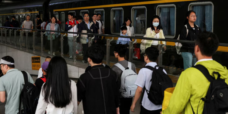 വിമാന-ഇന്ധനവിലയിലെ-കുതിപ്പ്;-തായ്‍ലന്റിലേക്കും-മലേഷ്യയിലേക്കുമുള്ള-വിമാനം-റദ്ദാക്കി-ചൈന,-വിനോദസഞ്ചാരികൾ-പ്രതിസന്ധിയിൽ