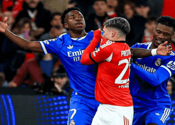 ലോകകപ്പിന്-വിസിൽ-മുഴങ്ങാൻ-ദിവസങ്ങൾ-മാത്രം;-കളിക്കളത്തിൽ-താരങ്ങളുടെ-തോന്ന്യാസം-ഇനി-നടക്കില്ല;-കർശന-നടപടികളുമായി-ഫിഫ;-വായ-മൂടിപ്പിടിച്ച്-സംസാരിച്ചാൽ-ചുവപ്പ്-കാർഡ്;-റഫറിയുടെ-തീരുമാനത്തിൽ-പ്രതിഷേധിച്ച്-മൈതാനം-വിട്ടാൽ-മഞ്ഞക്കാർഡ്