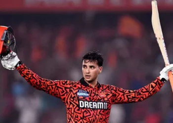 ഓറഞ്ച്-ക്യാപ്-ഇനി-അഭിഷേകിന്-സ്വന്തം;-മുംബൈയ്ക്കെതിരെ-തകർപ്പൻ-ബാറ്റിങ്ങുമായി-ഹൈദരാബാദ്-താരം