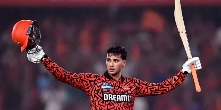 ഓറഞ്ച്-ക്യാപ്-ഇനി-അഭിഷേകിന്-സ്വന്തം;-മുംബൈയ്ക്കെതിരെ-തകർപ്പൻ-ബാറ്റിങ്ങുമായി-ഹൈദരാബാദ്-താരം