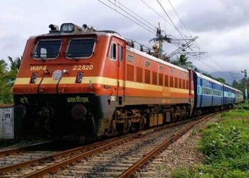 നീങ്ങിത്തുടങ്ങിയ-ട്രെയിനിൽ-ചാടിക്കയറാൻ-ശ്രമം,-പിടിവിട്ട്-പാളത്തിലേക്കു-വീണു,-ട്രെയിൻ-ശരീരത്തിലൂടെ-കയറിയിറങ്ങി-യുവതിക്ക്-ദാരുണാന്ത്യം,