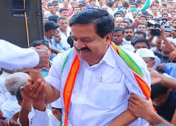 രമേശ്-ചെന്നിത്തലയുടെ-‘കൈ‘-മുറുകെപിടിച്ച്-ഹരിപ്പാട്;-കഴിഞ്ഞ-വർഷത്തെ-ഭൂരിപക്ഷം-മറികടന്നു;-ഏറ്റവും-ഒടുവിൽ-വരുന്ന-റിപ്പോർട്ട്-പ്രകാരം-ലീഡ്-14,414-വോട്ടുകൾ