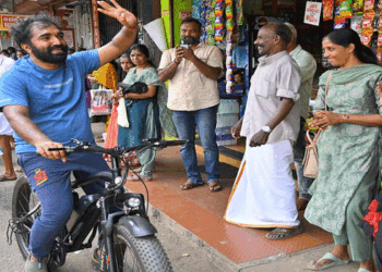 കണക്ക്-പുറത്തുവിട്ട്-ചാണ്ടി-ഉമ്മൻ:-‘തിരഞ്ഞെടുപ്പ്-ആവശ്യങ്ങൾക്കായി-എനിക്ക്-ചിലവായത്-21-ലക്ഷം-രൂപയോളമാണ്;-79-ലക്ഷം-രൂപ-ലാഭിച്ചിട്ടുണ്ട്;-അത്-ജനങ്ങൾക്കുവേണ്ടി-വിനിയോ​ഗിക്കും‘