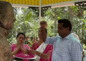 ടി-കെ-ഗോവിന്ദൻ-കോടിയേരി-ബാലകൃഷ്ണന്റെ-വീട്ടിൽ:-‘തികച്ചും-വ്യക്തിപരമായ-സന്ദർശനം;-ആരെങ്കിലും-പറയുന്നത്-കേട്ട്-അടിമയാവാൻ-കഴിയില്ല;-മറ്റുള്ളവർ-എന്ത്-പറയുമെന്ന്-ഞാൻ-ചിന്തിക്കുന്നില്ല‘-–-കോടിയേരിയുടെ-ഭാര്യ