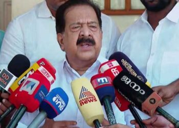 ഡൽഹിയിൽ-പോയത്-കേരളത്തിലെ-കാര്യങ്ങൾ-ചർച്ച-ചെയ്യാനായിരുന്നില്ല,-മഹാരാഷ്ട്രയിലെ-സംഘടനാ-കാര്യങ്ങൾക്ക്-വേണ്ടി…കേരളത്തിലെ-കാര്യങ്ങൾ-ചർച്ച-ചെയ്യാൻ-നിരീക്ഷകർ-എത്തിയിട്ടുണ്ട്,-അവർ-എംഎൽഎമാരുമായി-സംസാരിച്ച്-റിപ്പോർട്ട്-ഹൈക്കമാൻഡിന്-നൽകും,-അതാണ്-കീഴ്വഴക്കം-ചെന്നിത്തല!!-നിർണായക-നിയമസഭാകക്ഷി-യോഗം-ഇന്ന്