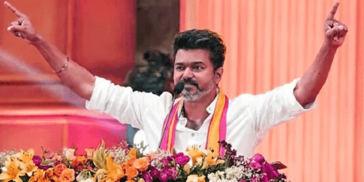 തമിഴ്‌നാട്ടിൽ-രാഷ്ട്രീയ-പോര്-മുറുകുന്നു;-ദ്രാവിഡ-പാർട്ടികൾ-ഭരണം-പിടിച്ചാൽ-ടിവികെ-എംഎൽഎമാർ-കൂട്ടരാജിവയ്ക്കും