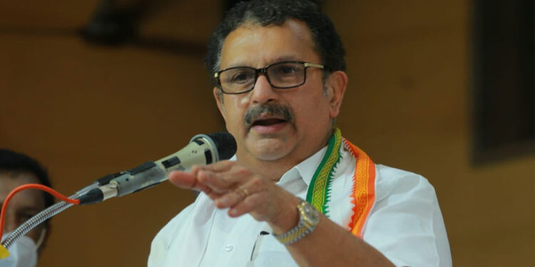 ഫ്ലക്സ്-വലിപ്പം-മുഖ്യമന്ത്രിയെ-നിശ്ചയിക്കില്ല!-നിലപാട്-വ്യക്തമാക്കി-മുരളീധരൻ;-കോൺഗ്രസിൽ-കരുനീക്കങ്ങൾ-ശക്തം