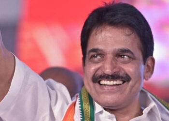 കെപിസിസി-പ്രസിഡന്റും-സന്ദീപ്-വാര്യറും-കെസിക്കൊപ്പം??-വിഡിയെ-പിന്തുണച്ചത്-വെറും-ആര്‍-പേര്‍,-47-എംല്‍എമാരുടെ-വോട്ടും-കെ-സി-വേണുഗോപാലിന്,-ആരുടെയും-പേര്-പറഞ്ഞിട്ടില്ലെന്ന്-സണ്ണി-ജോസഫ്