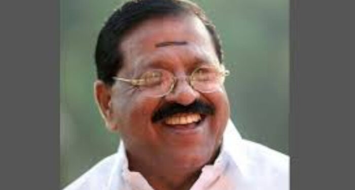 തീക്കൊള്ളികൊണ്ട്-തല-ചൊറിയരുത്…-സംഘടന-മര്യാദ-പാലിക്കണം.-ഉമ്മൻചാണ്ടിയുടെ-ഫ്ലക്സ്-കീറിയവർ-കോൺഗ്രസുകാരല്ല,-എന്നിട്ട്-ജയിക്കാൻ-ശവകുടീരത്തിൽ-പോയ-എതെങ്കിലും-ഒരുത്തൻ-പ്രതികരിച്ചോ??-രാജ്-മോഹന്‍-ഉണ്ണിത്താന്‍