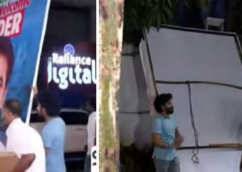 ‘നാളെ-നേരം-വെളുക്കുന്നതിനുള്ളിൽ-ബോർഡുകൾ-എല്ലാം-നീക്കം-ചെയ്തിരിക്കണം,-ഞങൾക്കുവേണ്ടി-ആരും-ഫ്ലക്സുകൾ-വയ്ക്കേണ്ട,-ജനം-തെരുവിലിറങ്ങരുത്’-നേതാക്കൾ!!-മിനിറ്റുകൾക്കകം-ഓടി-നടന്ന്-ഫ്ലക്സുകൾ-നീക്കം-ചെയ്ത്-അണികൾ