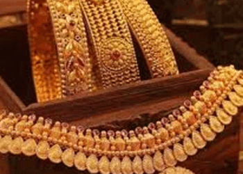 സ്വർണ്ണ-വില-കൈയ്യെത്താ-ദൂരത്തേയ്ക്ക്;-ഇറക്കുമതി-തീരുവ-15-ശതമാനമായി-ഉയർത്തി;-വിജ്ഞാപനം-വന്നതോടെ-കേരളത്തിൽ-പവന്-10,200-രൂപ-കൂടി
