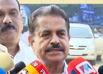 ‘സമുദായ-സംഘടനകൾക്ക്-മറുപടി-പറയാനല്ല-ഞാൻ-നിൽക്കുന്നത്…-ആ-പ്രതിഷേധങ്ങളൊക്കെ-വരും-ദിവസങ്ങളിൽ-കെട്ടടങ്ങും!!-ചെന്നിത്തലയുടേത്-സ്വാഭാവിക-പ്രതിഷേധം-മാത്രം,-ആരുടെയെങ്കിലും-ഒരാളുടെ-എതിർപ്പ്-കൊണ്ട്-യുഡിഎഫിന്-മന്ത്രിസഭ-ഉണ്ടാക്കുന്നതിൽ-ബുദ്ധിമുട്ട്-ഉണ്ടാകില്ല’-അടൂർ-പ്രകാശ്