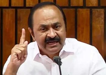 യാത്രയിൽ-കൂടുതൽ-സുരക്ഷ-വേണ്ടെന്ന്-വി-ഡി,-പറ്റില്ലെന്ന്-പോലീസ്-ഉദ്യോഗസ്ഥർ!!-അത്ര-നിർബന്ധമെങ്കിൽ-പൈലറ്റും-എസ്കോർട്ടും-മാത്രം-മതി,-യാത്ര-പോകുമ്പോൾ-നാട്ടുകാരെ-ബുദ്ധിമുട്ടിക്കരുത്,-റോഡ്-ബ്ലോക്ക്-ചെയ്യരുത്-യാത്രാ-സുരക്ഷയില്‍-ശൈലി-മാറ്റം-പ്രഖ്യാപിച്ച്-നിയുക്ത-മുഖ്യമന്ത്രി