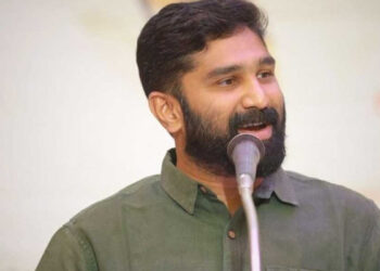 സാമാന്യബോധം-പോലും-ബിജെപി-നേതൃതലങ്ങളിലുള്ളവര്‍ക്കില്ല,-ദയനീയം,-മലയാളികൾ-ഇവരെ-കോമാളി-നിലവാരത്തിൽ-കാണുന്നതിന്-ഇതിനേക്കാൾ-നല്ല-ഉദാഹരണം-വേറെയില്ല,-ഡീസലിനും-പെട്രോളിനും-3.05-രൂപ-വര്‍ധിപ്പിച്ചയാളുടെ-ഫോട്ടോ-ഉയര്‍ത്തിപ്പിടിച്ചാണ്-സമരമെന്നത്-കൗതുകം,-മഹിളാ-മോർച്ചയെ-പരിഹസിച്ച്-വി-ടി-ബൽറാം