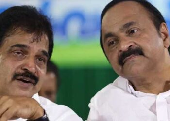‘ഞങ്ങൾ-ഒരേ-കോളേജിൽ-പഠിച്ച്,-സൗഹൃദം-പങ്കിട്ട്,-ഒരുമിച്ച്-ലോകം-മുഴുവൻ-യാത്ര-ചെയ്തവരാണ്…-പത്തുമിനിറ്റ്-ഇരുന്നാൽ-തീരാത്ത-ഒരു-വിഷയവും-ഇല്ല,-എനിക്കെന്തെങ്കിലും-തെറ്റിയാൽ-അദ്ദേഹം-അത്-തിരുത്തും,-വാശിപിടിക്കുന്ന-ആളുകളല്ല,-ദയവുചെയ്ത്-അത്രമോശമായി-കാണല്ലേ’…-വി-ടി-സതീശൻ!!-‘ഞങ്ങളെ-തൊട്ടുനോക്കിയാൽ-വരിക-കോൺഗ്രസ്-രക്തം’-–-കെസി-വേണു​ഗോപാൽ…-മന്ത്രിസഭാ-പട്ടിക-നാളെ-​ഗവർണർക്ക്-കൈമാറും