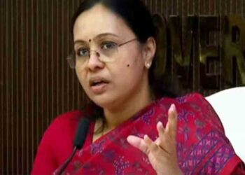 സാധാരണക്കാരായ-പാർട്ടി-പ്രവർത്തകർ-ഫോൺ-വിളിച്ചാൽ-പോലും-വീണ-എടുക്കാറില്ല,-അനാവശ്യ-വിവാദങ്ങളിൽ-പോയി-തലവയ്ക്കുന്നത്-പതിവ്,-തോൽവിക്ക്-കാരണം-അവരുടെ-പെരുമാറ്റം-ജില്ലാ-കമ്മിറ്റി-യോഗത്തിൽ-വിമർശനം!!-തനിക്ക്-മത്സരിക്കാൻ-താത്പര്യമില്ല-ഒഴിവാക്കണമെന്ന്-ആവശ്യപ്പെട്ടിട്ടും-ജില്ലാ-നേതൃത്വം-അം​ഗീകരിച്ചില്ല-വീണാ-ജോർജ്
