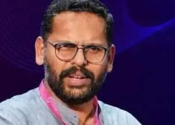 “മൂപ്പിച്ച്-മൂപ്പിച്ച്-മുഖ്യമന്ത്രിയെ-പ്രതിപക്ഷ-നേതാവാക്കി”,-എന്നാലും-തള്ളിന്-ഒരു-കുറവുമില്ല,-ഭരണം-എന്താണെന്ന്-കാണിച്ചതുകൊണ്ടാണ്-പശുക്കളെയും-കൊണ്ട്-‘കാരണഭൂതന്’-കൊട്ടാരം-ഒഴിയേണ്ടി-വന്നത്,-വകതിരിവില്ലാത്ത-സമരങ്ങളുമായി-നാട്-നശിപ്പിക്കാനാണത്രേ-ഇനി-അടുത്ത-പ്ലാൻ,-പി-സരിനെ-പരിഹസിച്ച്-കോൺഗ്രസ്-നേതാവ്-ജിന്റോ