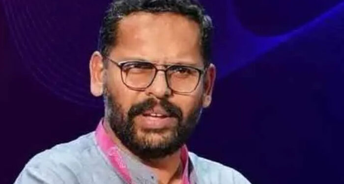 “മൂപ്പിച്ച്-മൂപ്പിച്ച്-മുഖ്യമന്ത്രിയെ-പ്രതിപക്ഷ-നേതാവാക്കി”,-എന്നാലും-തള്ളിന്-ഒരു-കുറവുമില്ല,-ഭരണം-എന്താണെന്ന്-കാണിച്ചതുകൊണ്ടാണ്-പശുക്കളെയും-കൊണ്ട്-‘കാരണഭൂതന്’-കൊട്ടാരം-ഒഴിയേണ്ടി-വന്നത്,-വകതിരിവില്ലാത്ത-സമരങ്ങളുമായി-നാട്-നശിപ്പിക്കാനാണത്രേ-ഇനി-അടുത്ത-പ്ലാൻ,-പി-സരിനെ-പരിഹസിച്ച്-കോൺഗ്രസ്-നേതാവ്-ജിന്റോ