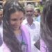 വി-ഡി-സതീശന്റെ-സത്യപ്രതിജ്ഞ-കാണാൻ-ചിരിച്ചുകൊണ്ട്-സ്റ്റേഡിയത്തിലേക്ക്…-നടി-റിനി-ആൻ-ജോർജിനെ-കൂകി-വിളിച്ച്-കളിയാക്കി-സ്ത്രീകളടക്കമുള്ള-പ്രവർത്തകർ-വീഡിയോ
