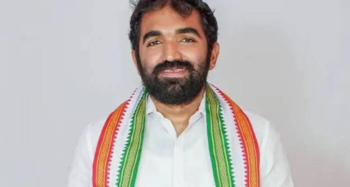 ദയവ്-ചെയ്ത്-തന്നെ-പാര്‍ട്ടി-വിരുദ്ധനാക്കരുത്,-മന്ത്രി-സ്‌ഥാനത്തേക്ക്-പേര്-വലിച്ചിഴച്ച്-അപമാനിച്ചത്-മാധ്യമങ്ങള്‍,-പിതാവിനെ-കൊല്ലാൻ-ശ്രമിച്ചവനെന്നുവരെ-കേട്ടു,-ഇനിയും-ക്രൂരമായ-ആക്ഷേപങ്ങള്‍-കേള്‍പ്പിക്കരുതെന്ന്-ചാണ്ടി-ഉമ്മന്‍